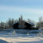 بيت للعطل Traditional Log At Reineskarvet آل